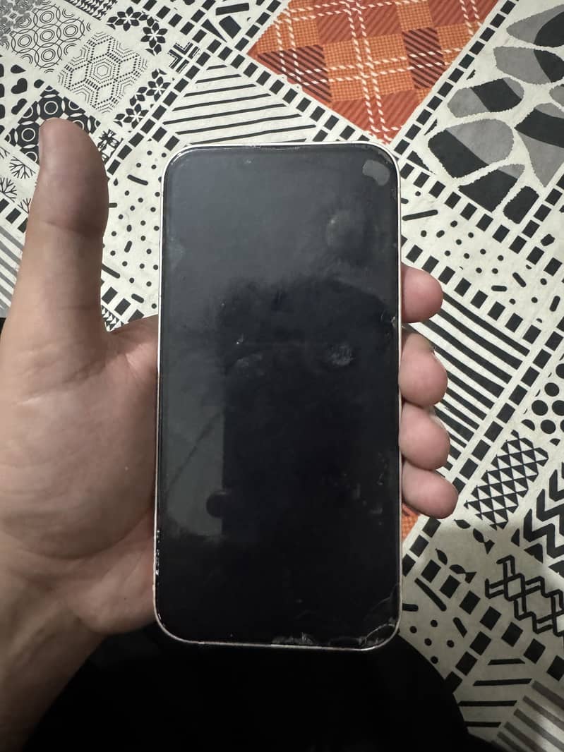 Apple iPhone 13 4