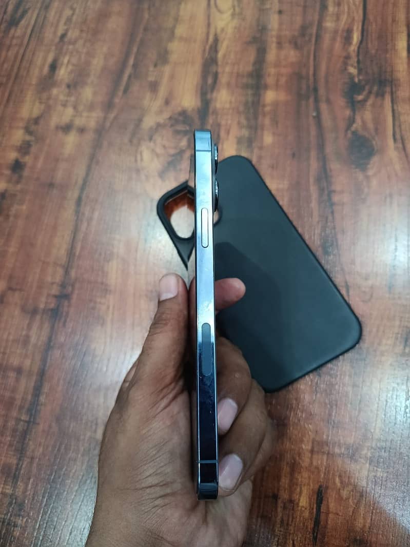 Apple iPhone 13 Pro Max 0