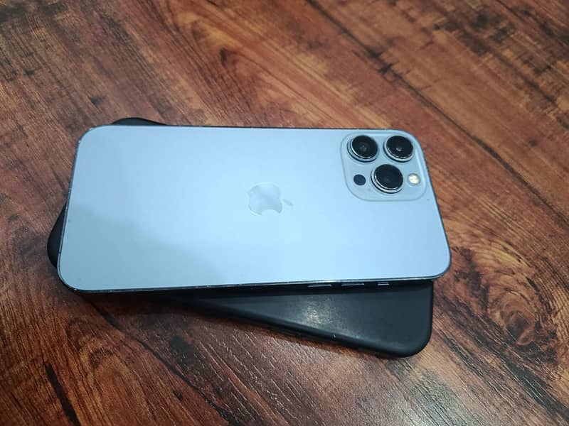 Apple iPhone 13 Pro Max 2