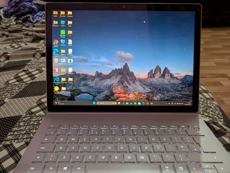 Microsoft surface book 2 touch also use separate as a tablet 5