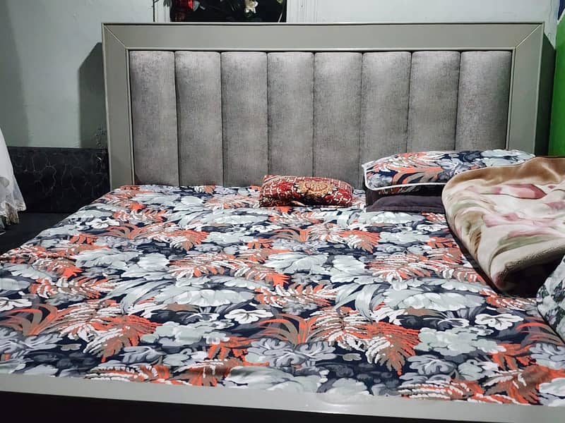 Grey bed 1