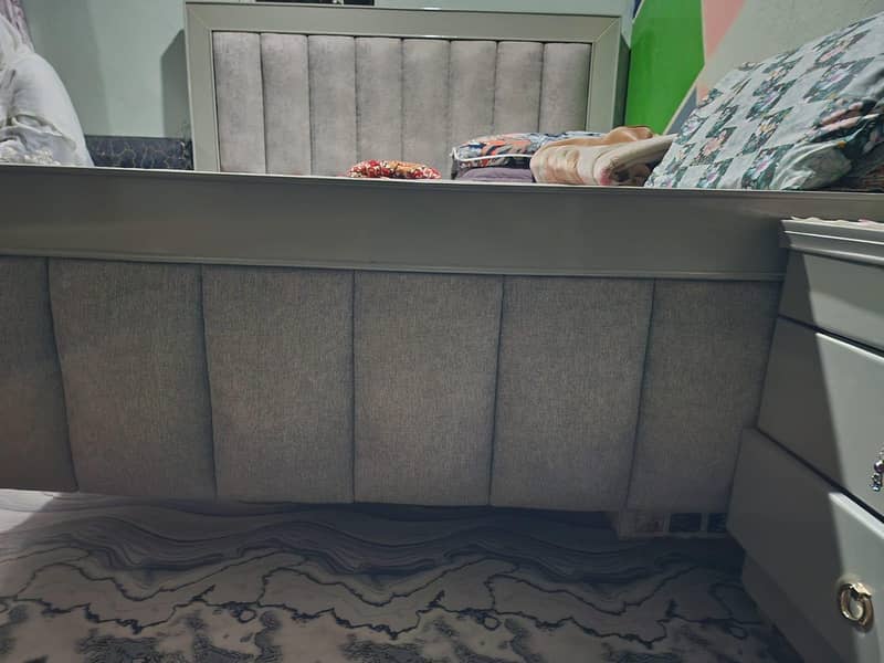 Grey bed 5