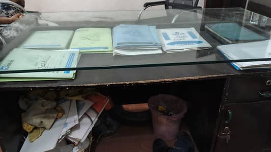 office table neat and clean  no repair 12 mm glass new fresh look