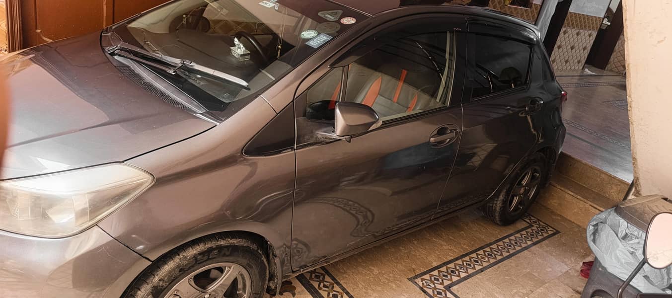 Toyota Vitz 1