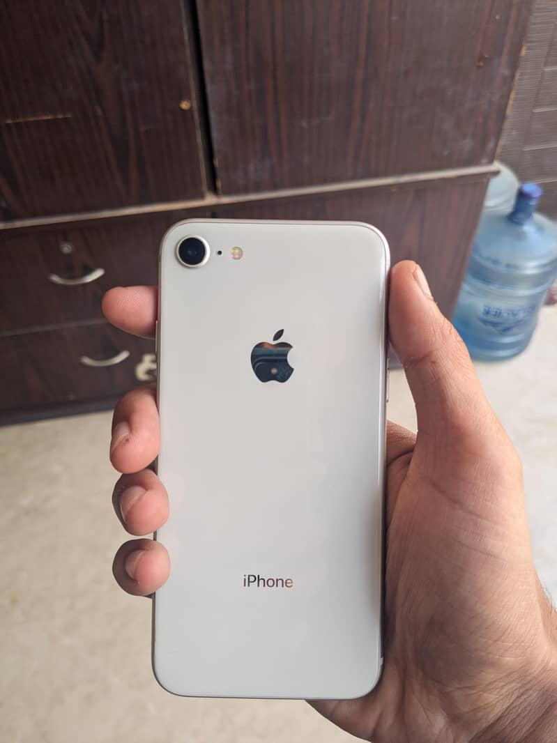 Apple iPhone 8 1