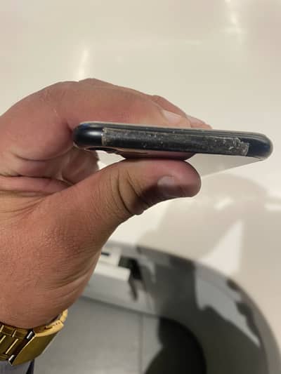 Apple iPhone SE WhatsApp (03153780306)