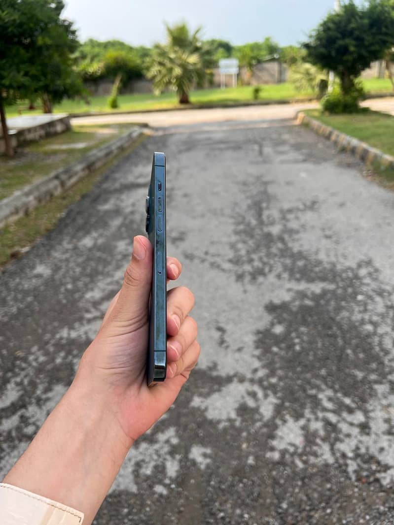 Apple iPhone 12 Pro Max 2