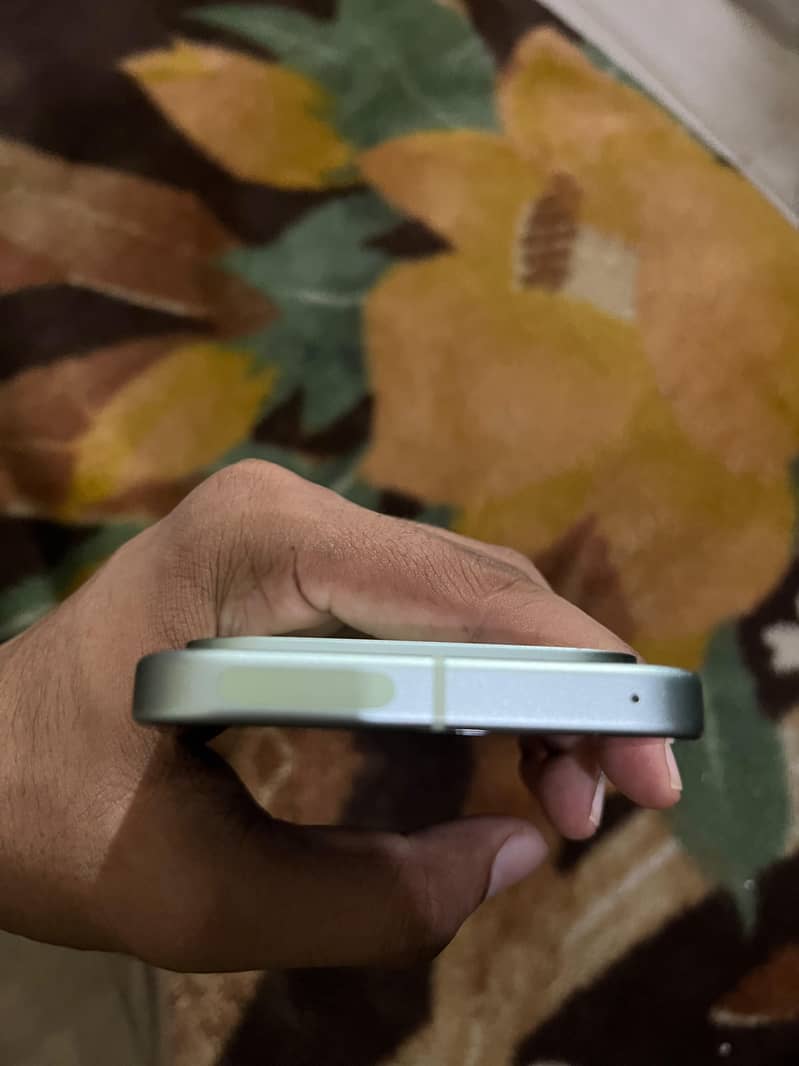Google Pixel 9 5