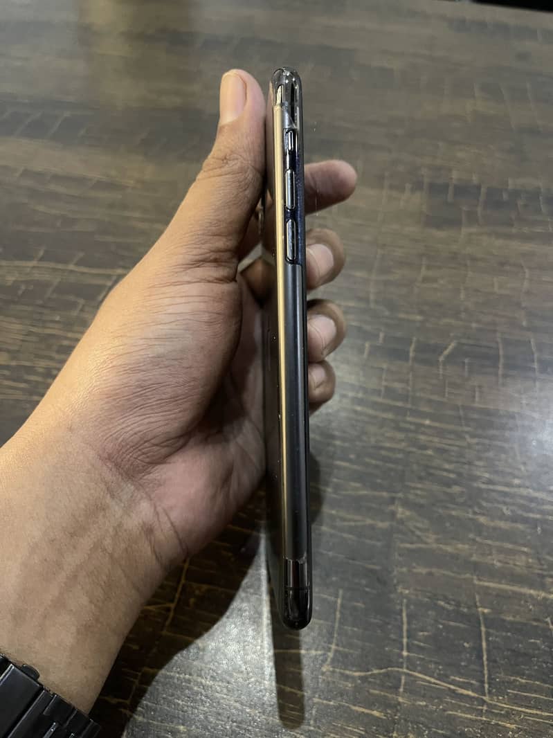 Apple iPhone 11 Pro Max 2