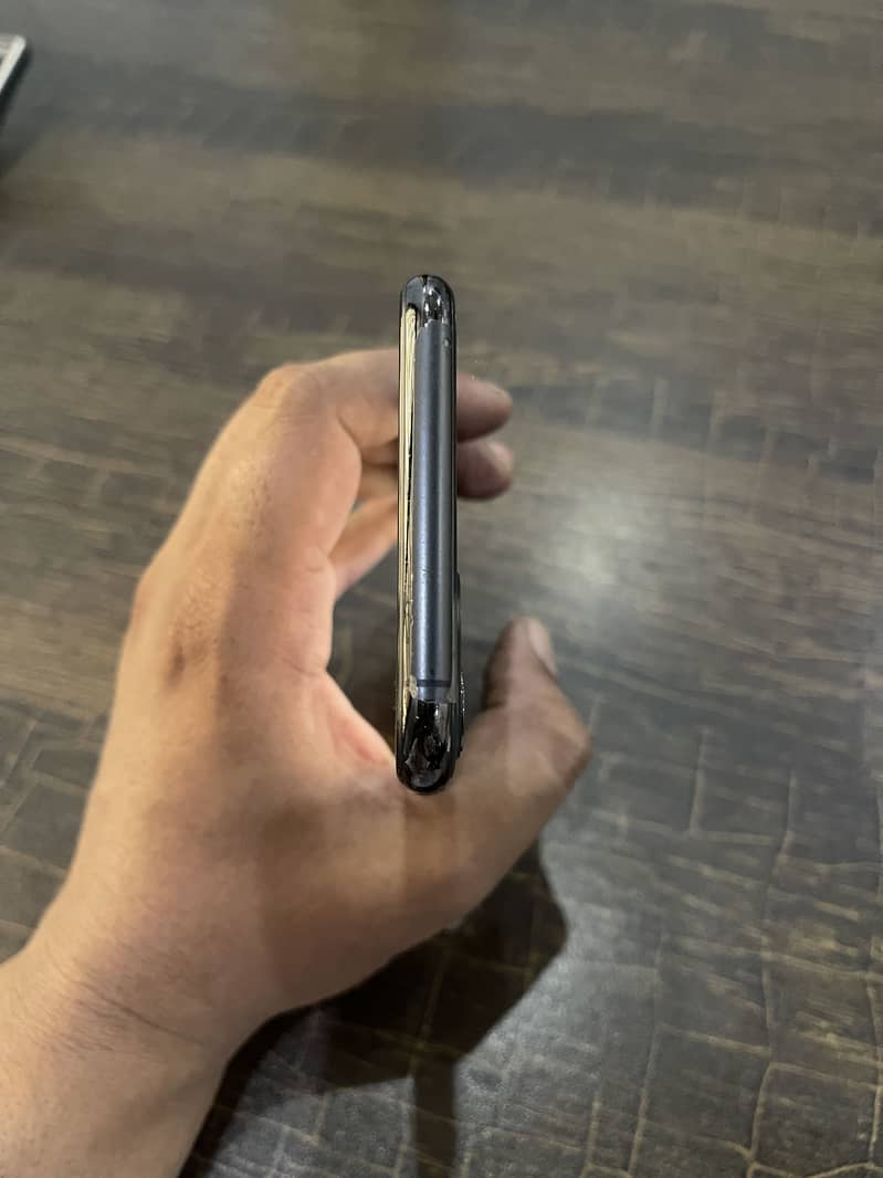 Apple iPhone 11 Pro Max 4
