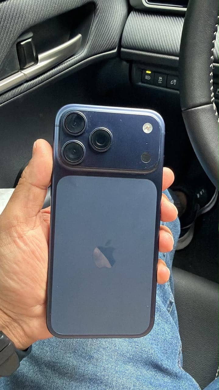 Apple iPhone 17 Pro Max 4