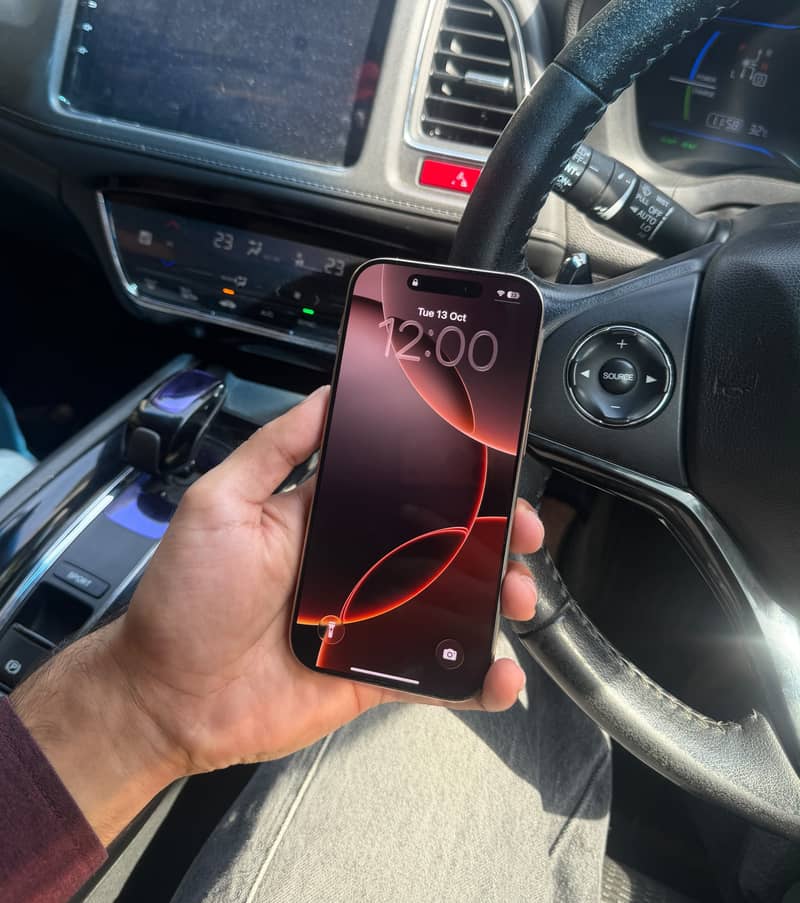 Apple iPhone 16 Pro 0