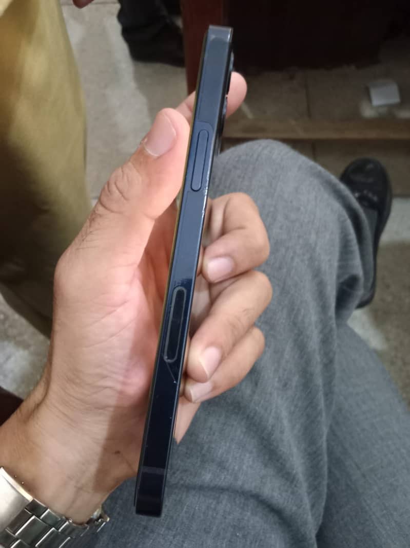 Apple iPhone 12 3