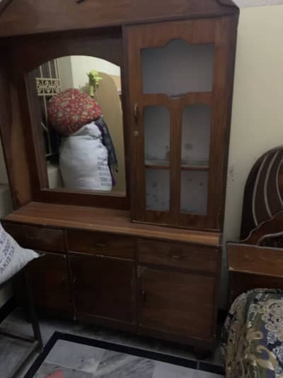 Bed queen size dressing urgent sale