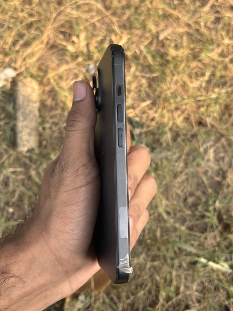 Apple iPhone 15 4