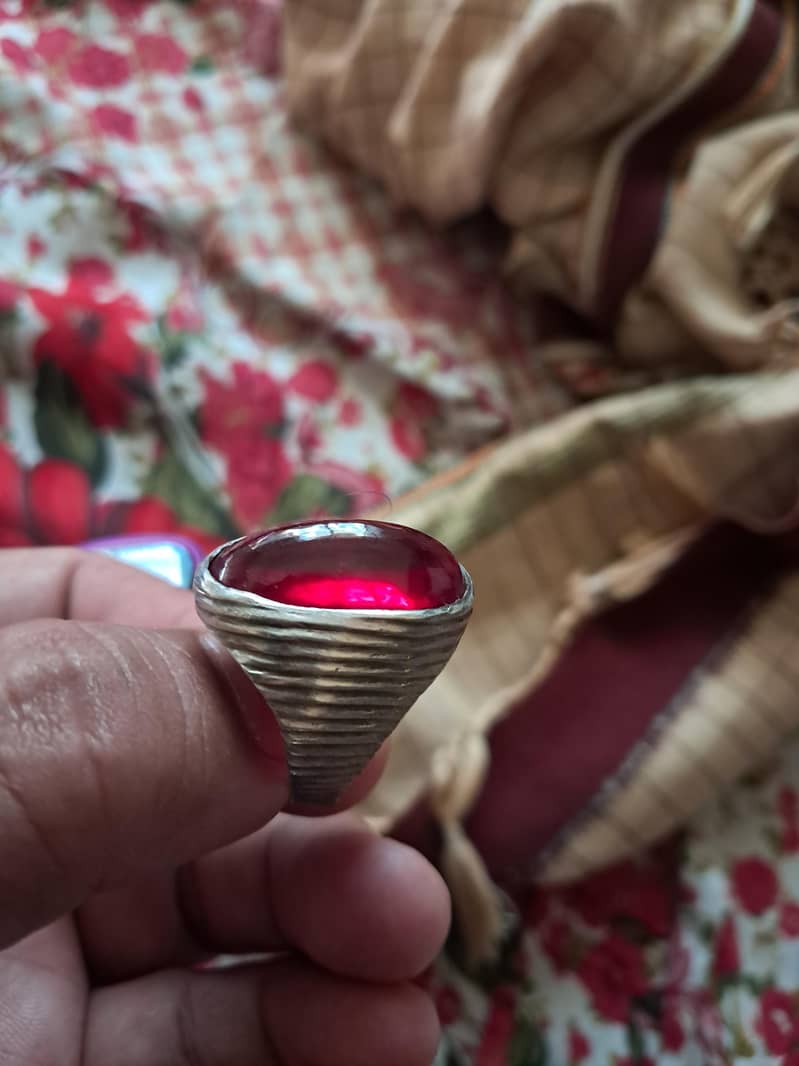 Silver ring with yaqoot 2