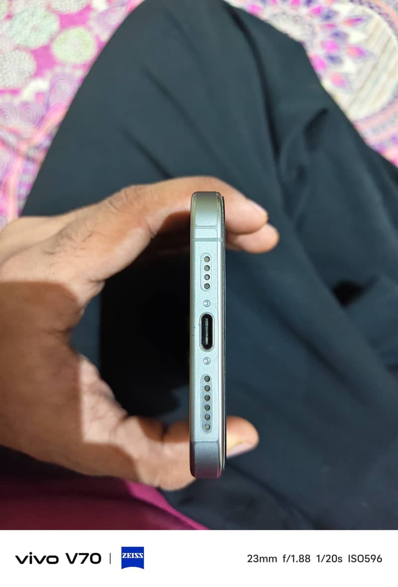 iPhone 15 pro max 12