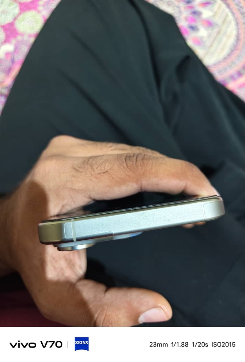 iPhone 15 pro max 13