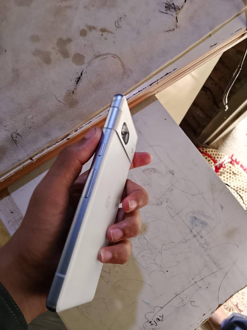Google Pixel 7a 4
