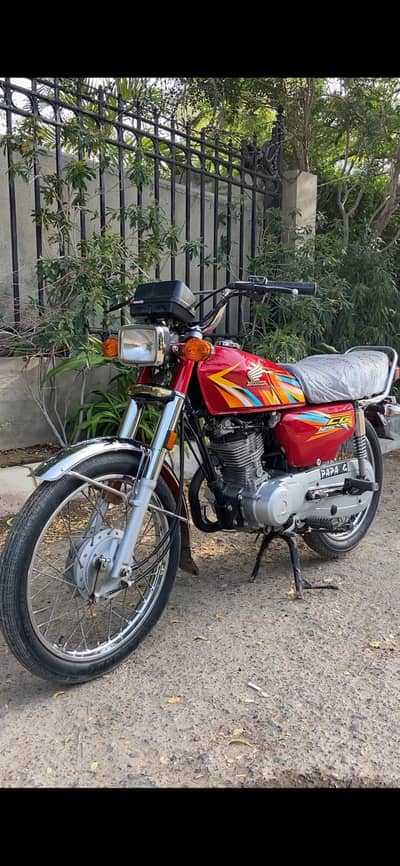 Honda GC 125 red