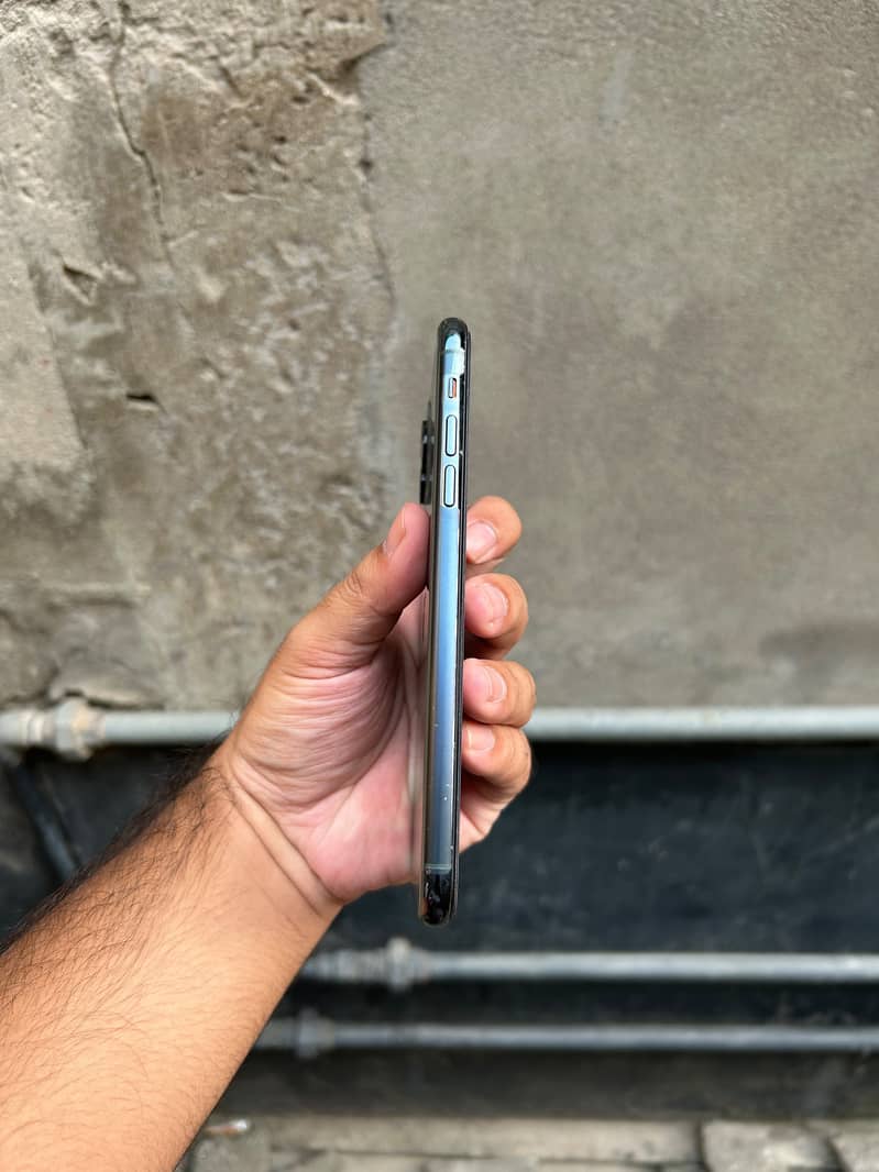 Apple iPhone 11 Pro Max 1