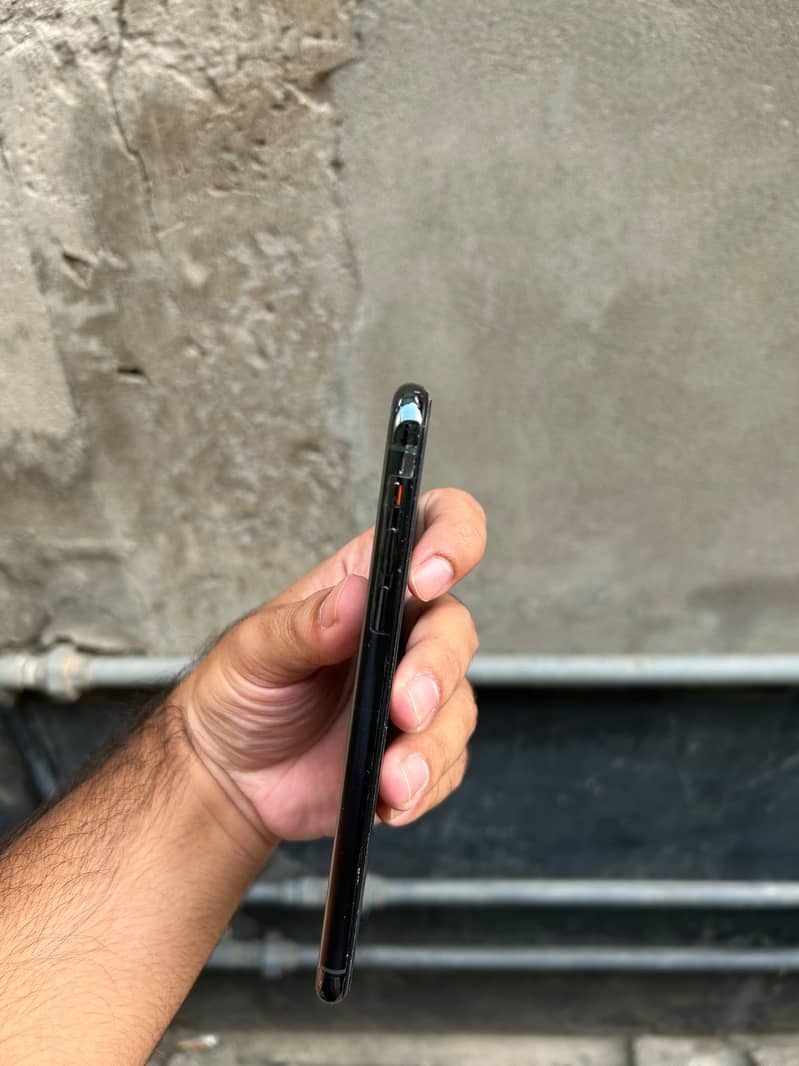 Apple iPhone 11 Pro Max 6