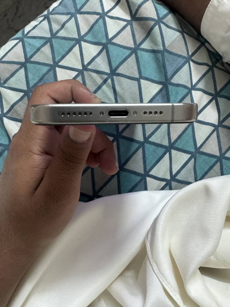 Apple iPhone 15 Pro Max 1