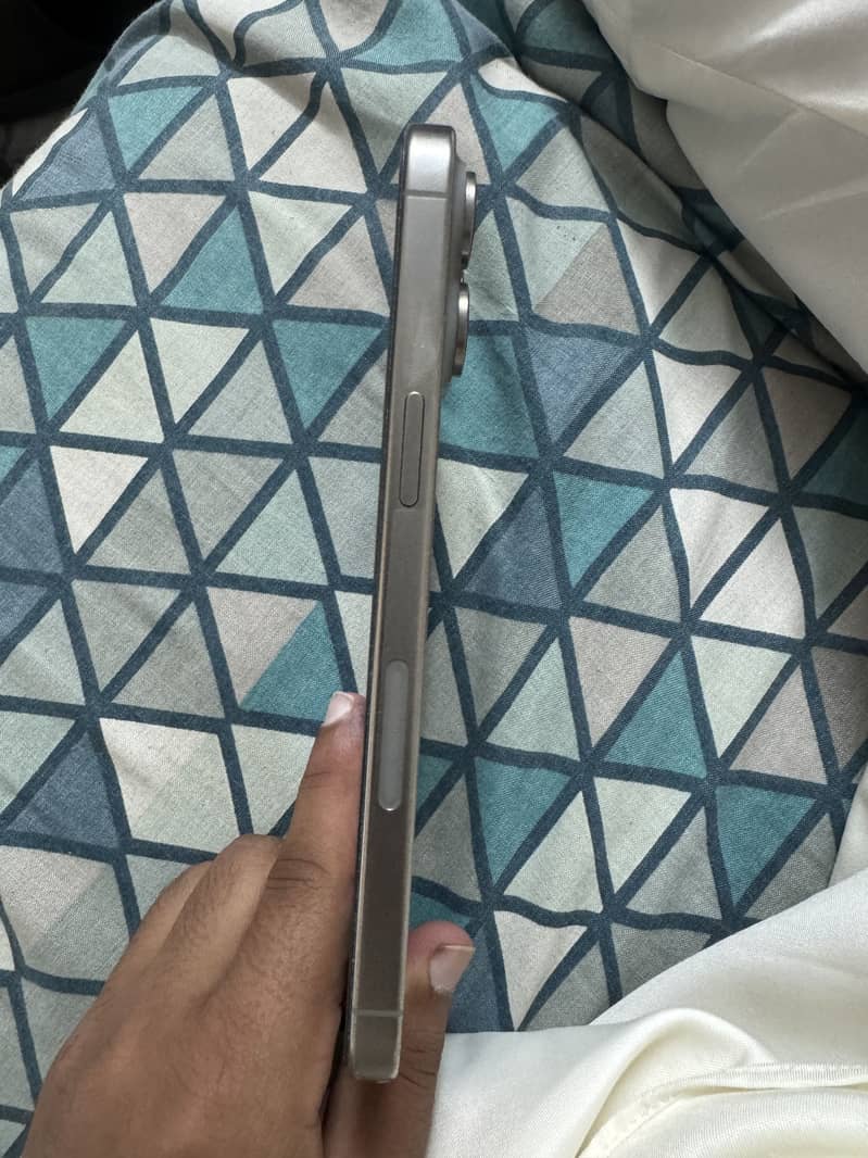 Apple iPhone 15 Pro Max 6