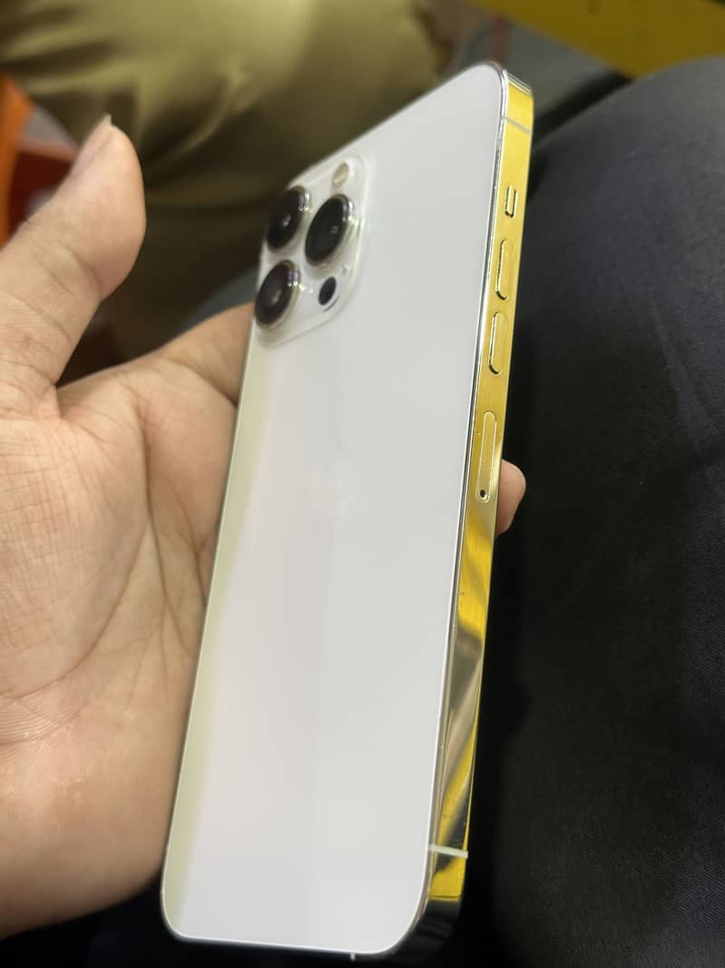 Apple iPhone 13 Pro Max 2