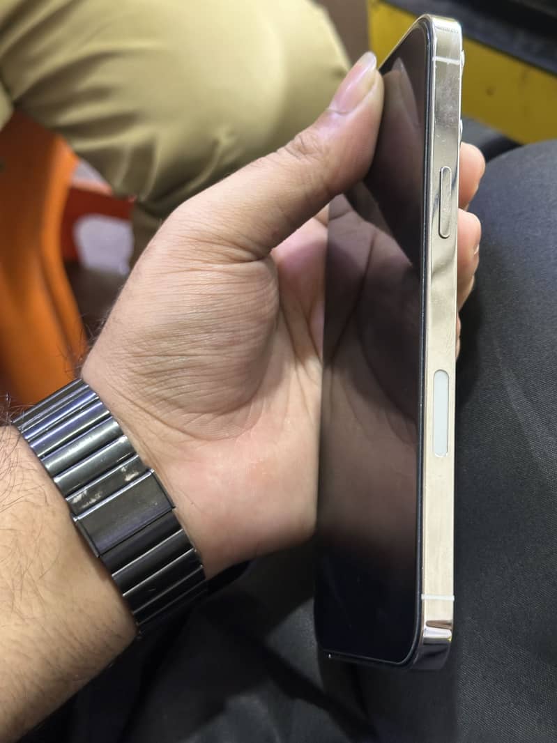Apple iPhone 13 Pro Max 4