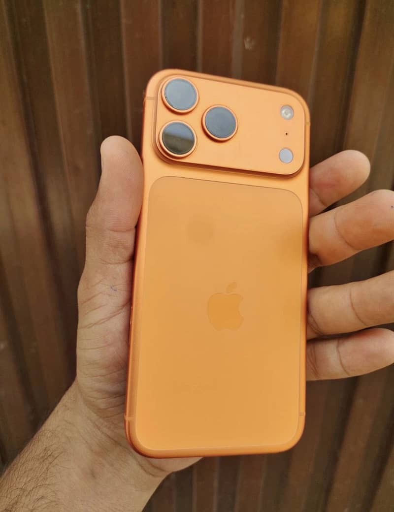 Apple iPhone 17 Pro Max 2