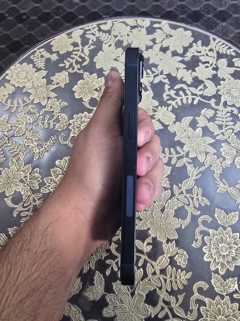 Apple iPhone 14 4
