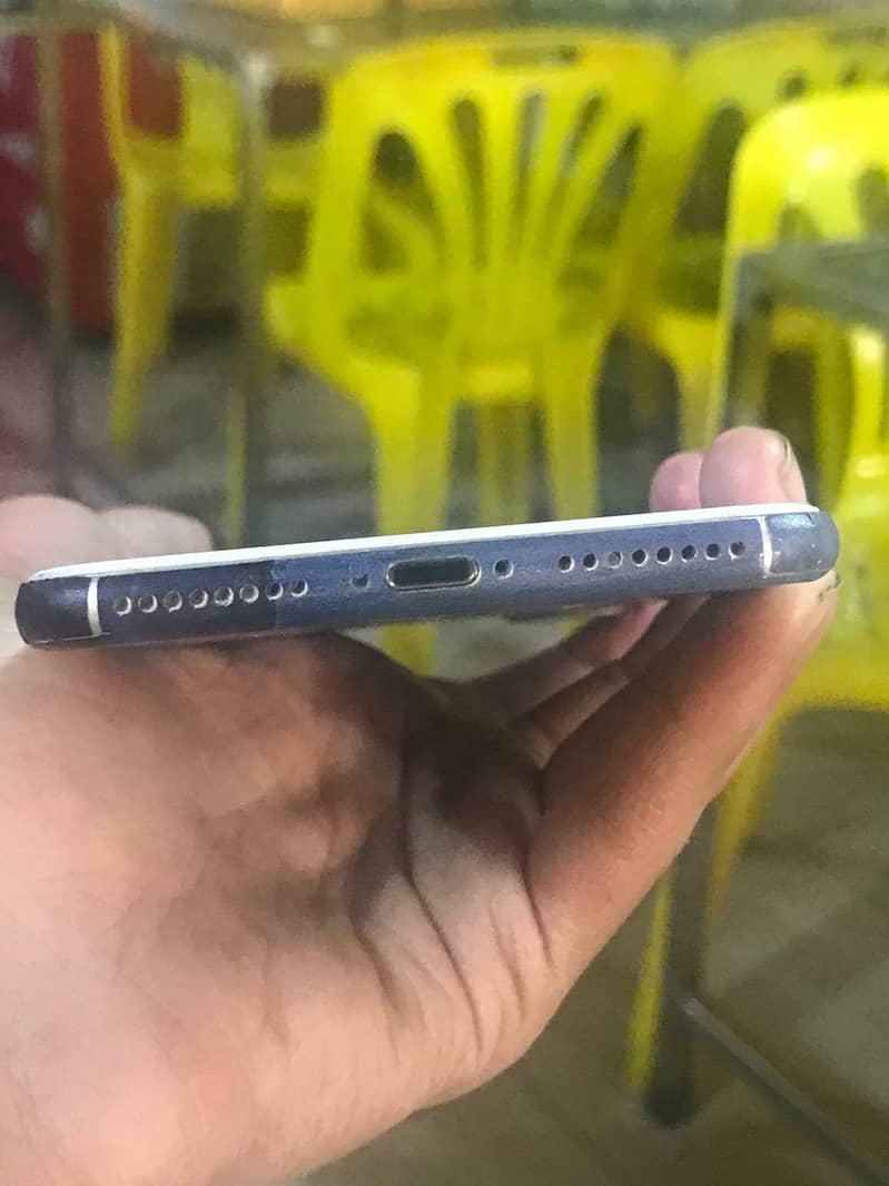 Apple iPhone 7 Plus 0