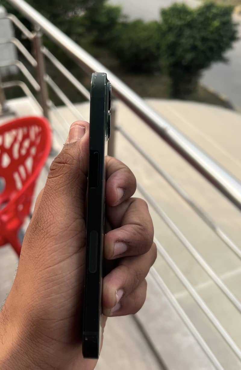 Apple iPhone 13 2