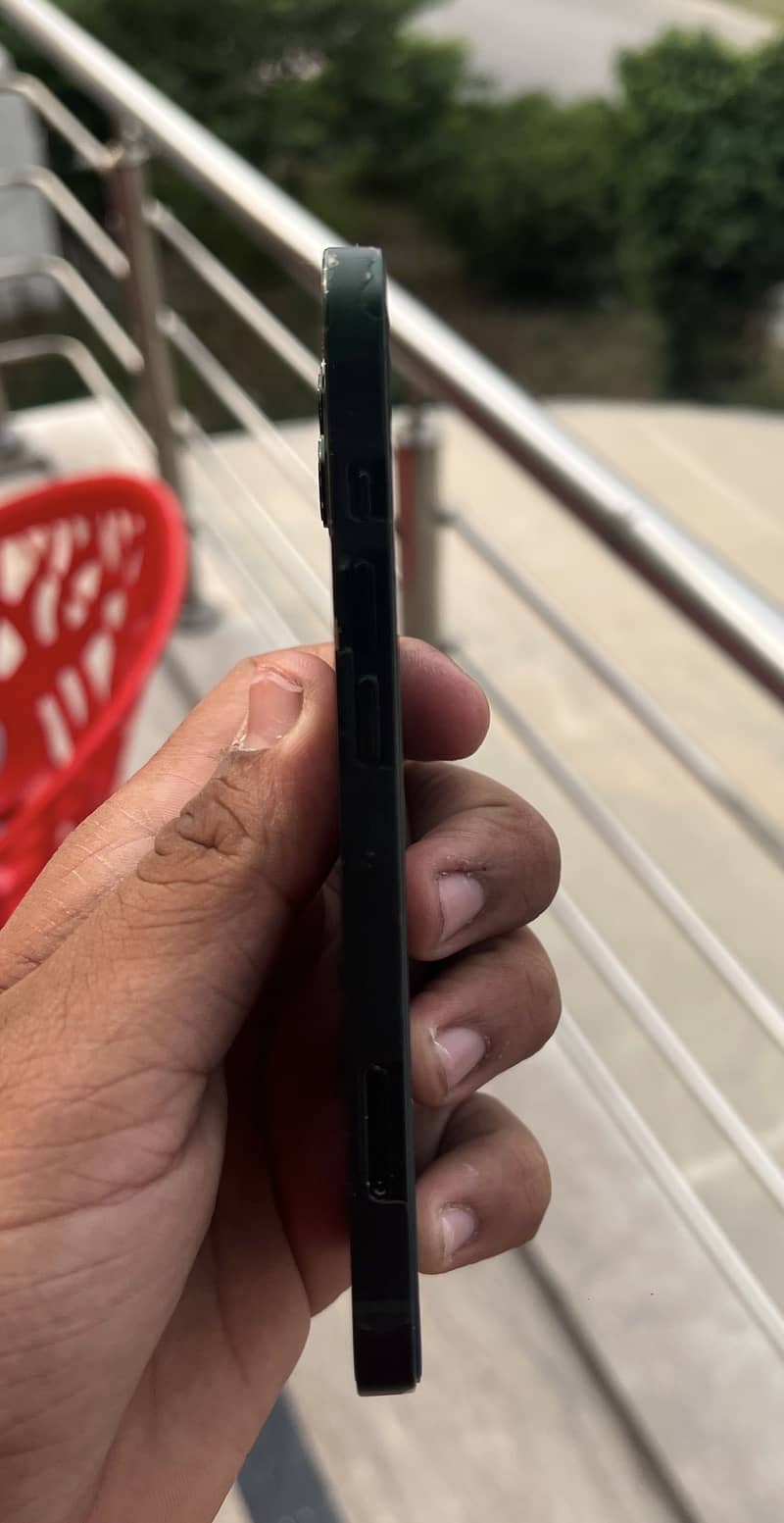 Apple iPhone 13 5