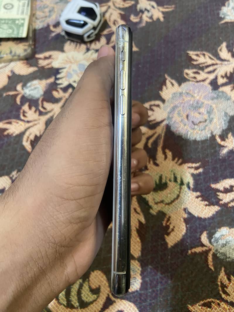 Apple iPhone X 6