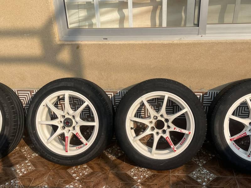 Alloy rims and tyres - Exterior - 1120787402