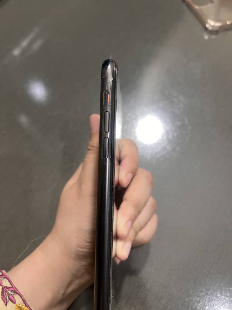 Apple iPhone 11 Pro Max 1