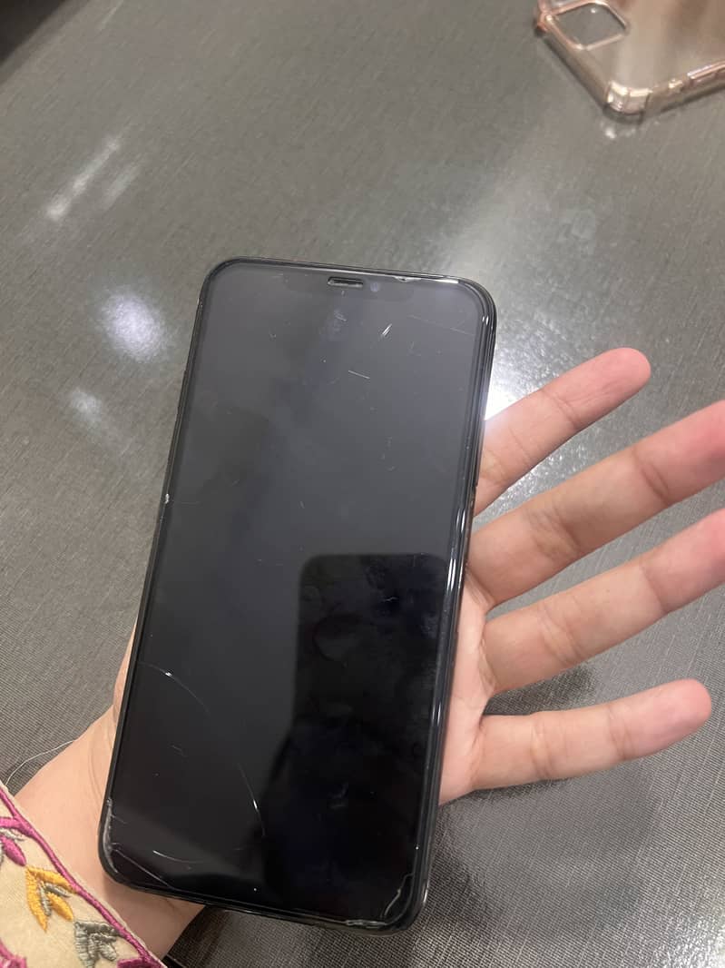 Apple iPhone 11 Pro Max 2