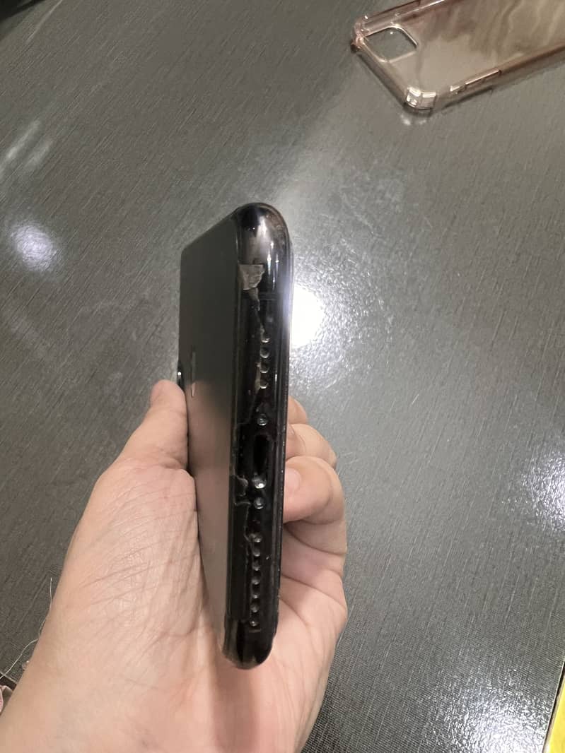 Apple iPhone 11 Pro Max 3