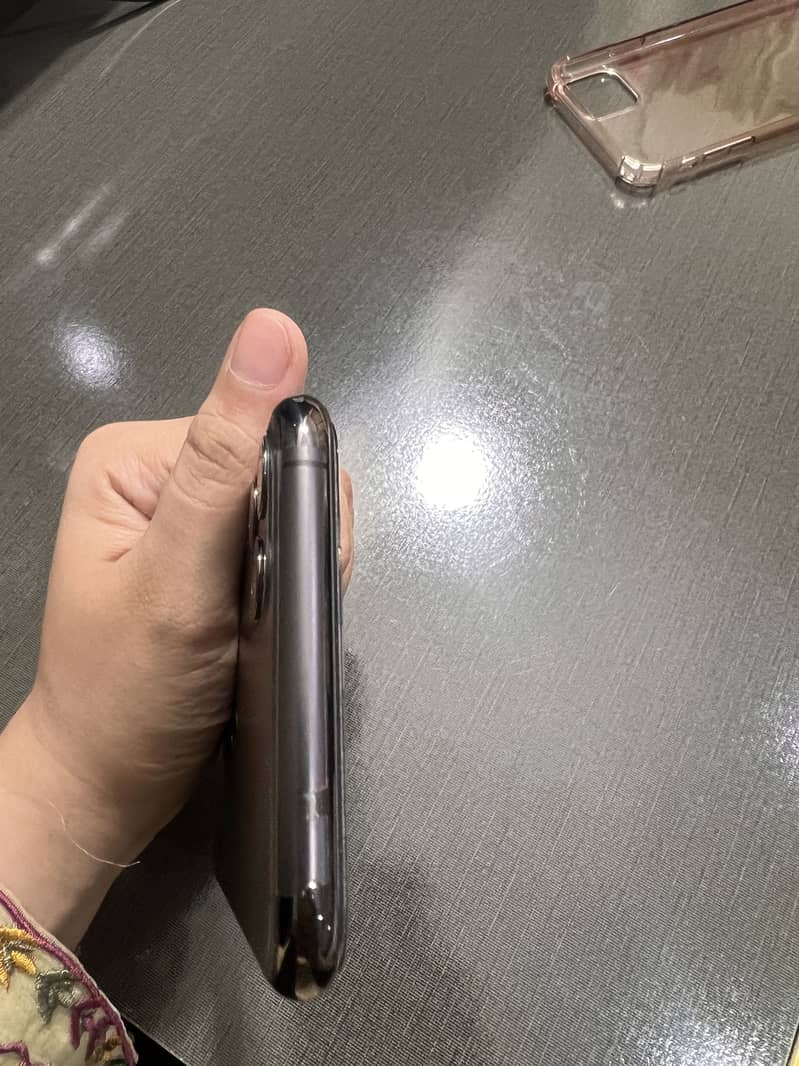 Apple iPhone 11 Pro Max 5