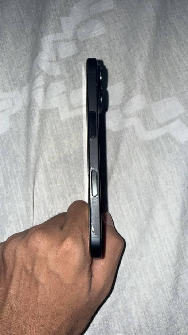 Apple iPhone 16 2