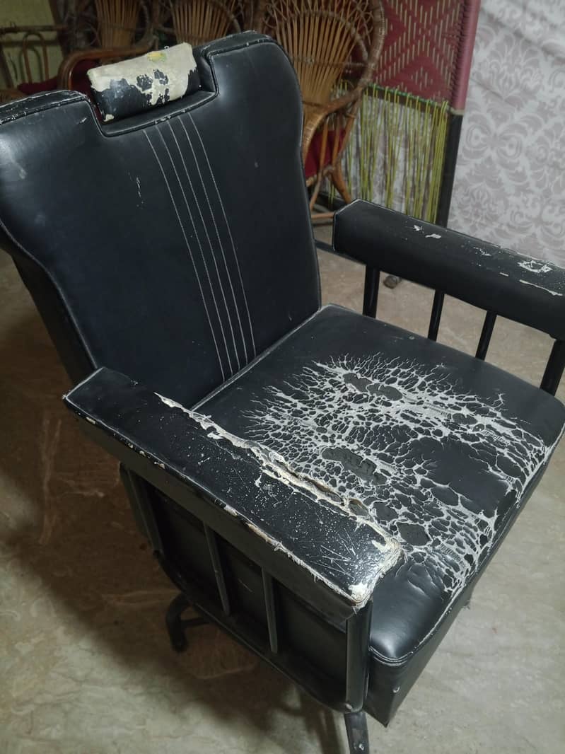 2 saloon chair 3