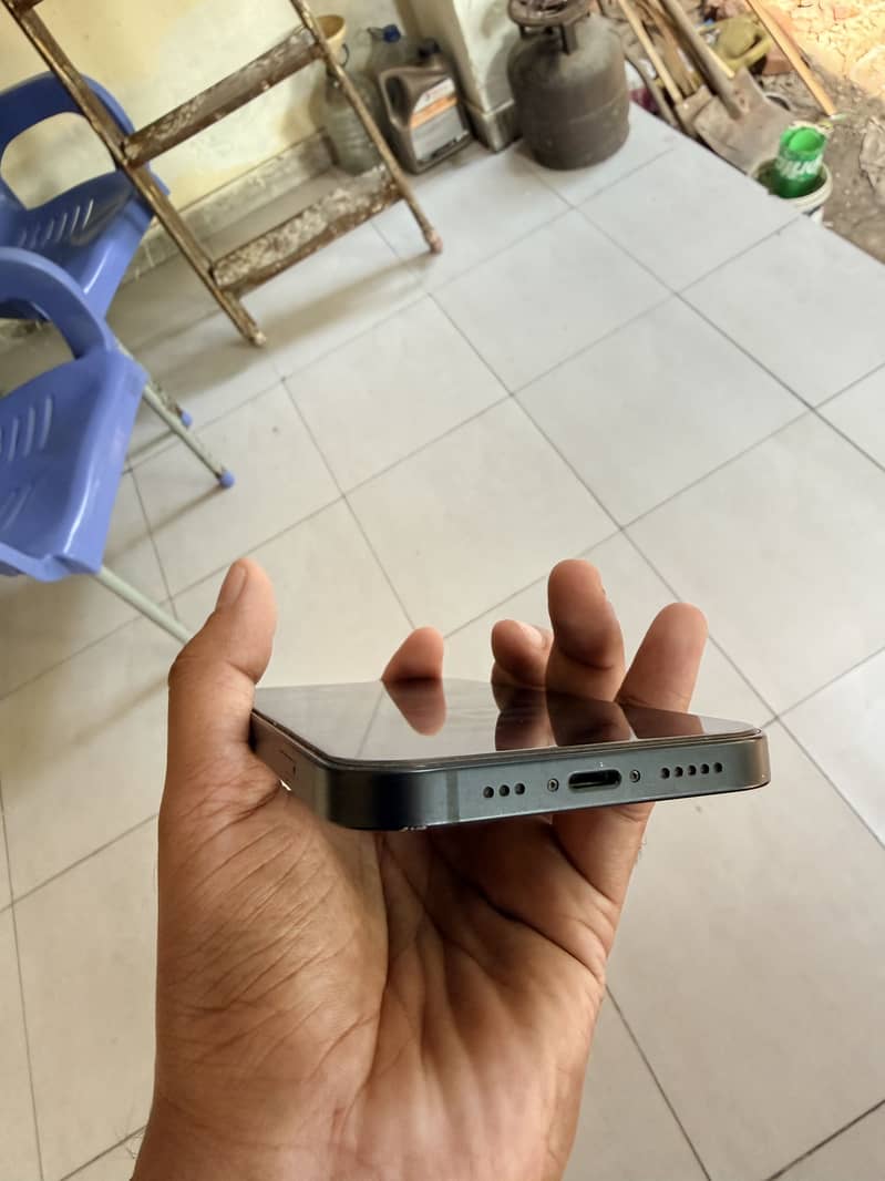Apple iPhone 13 4