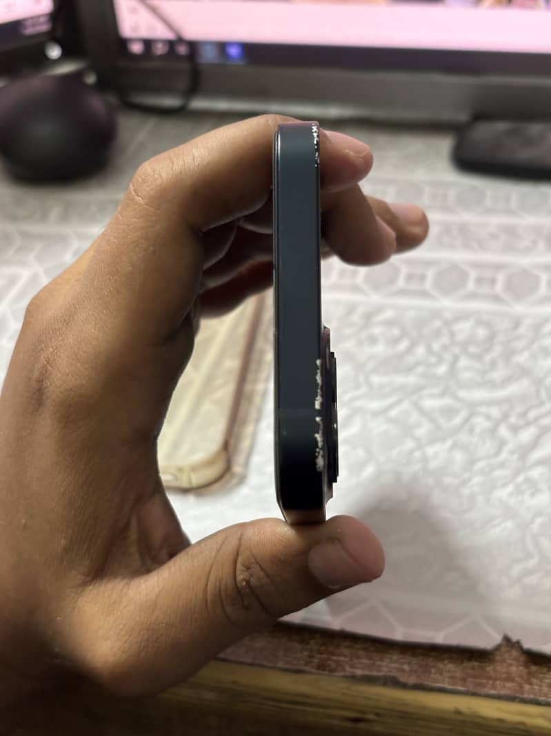 Apple iPhone 13 6