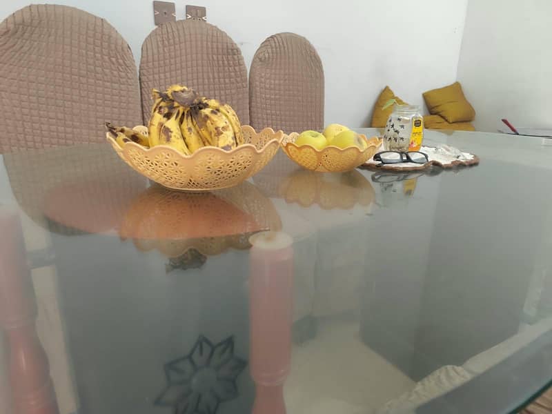 Dining table 0