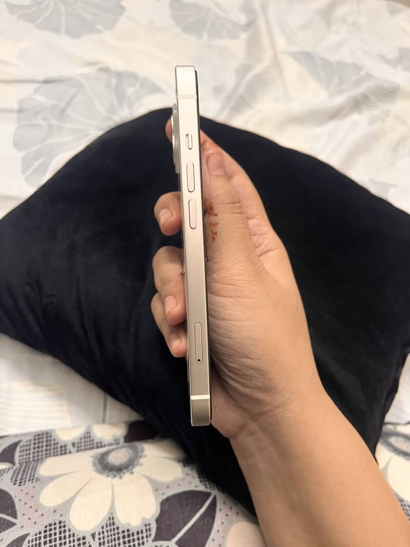 iPhone 13 3