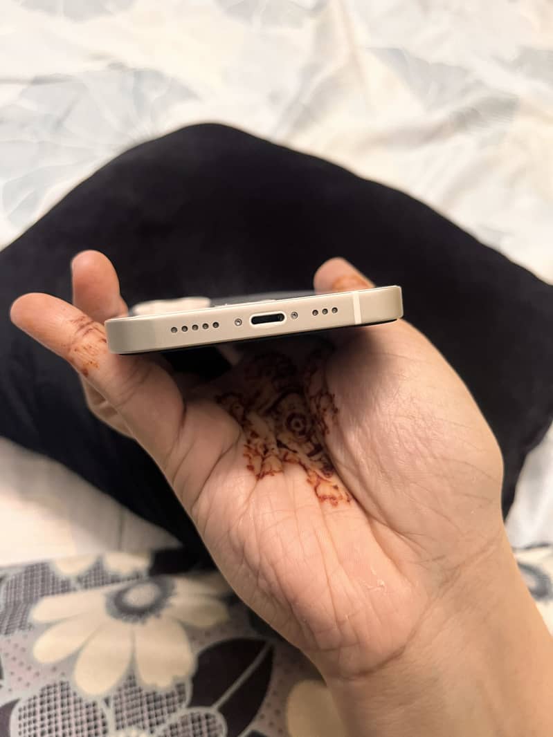 iPhone 13 4