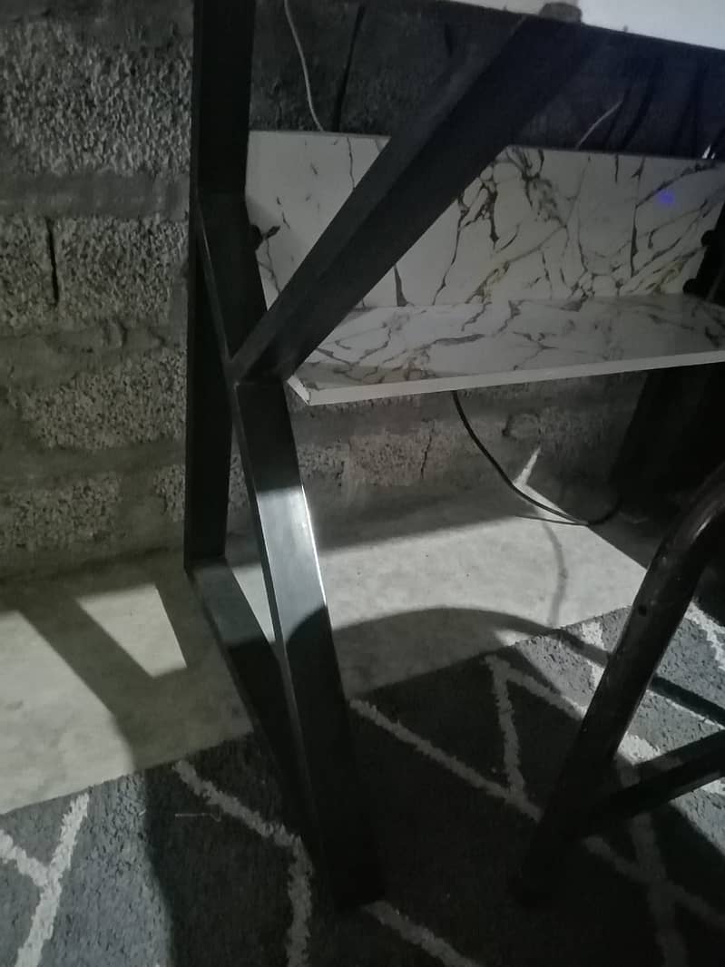 Computer Table 4:3 2