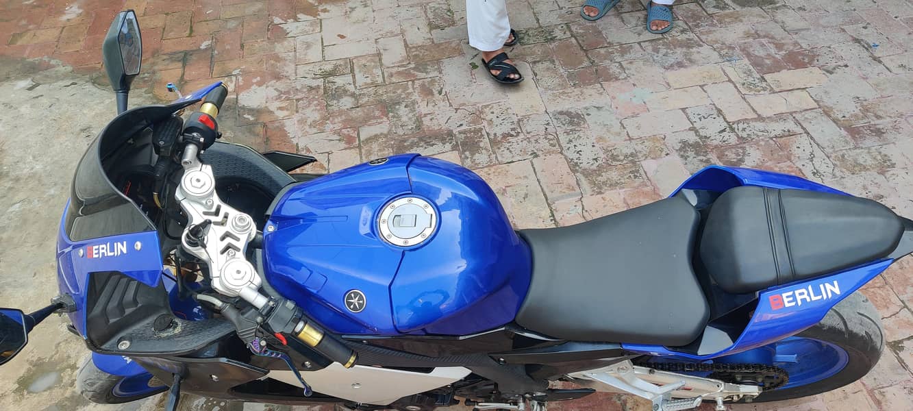 YAMAHA R1M 6